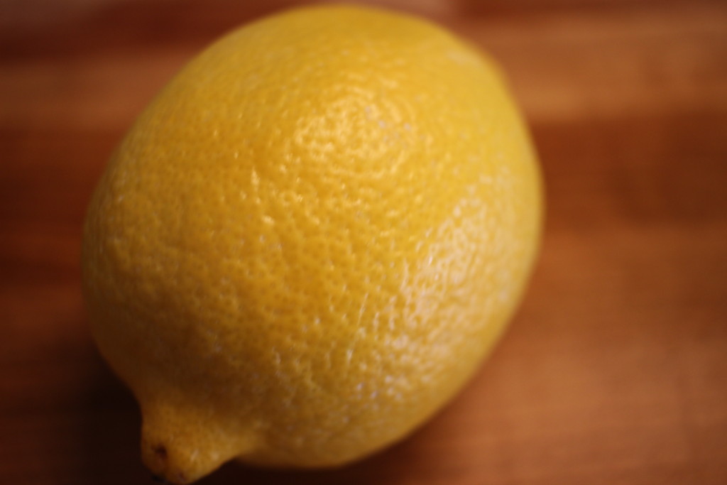 塩で洗った後のレモンの画像