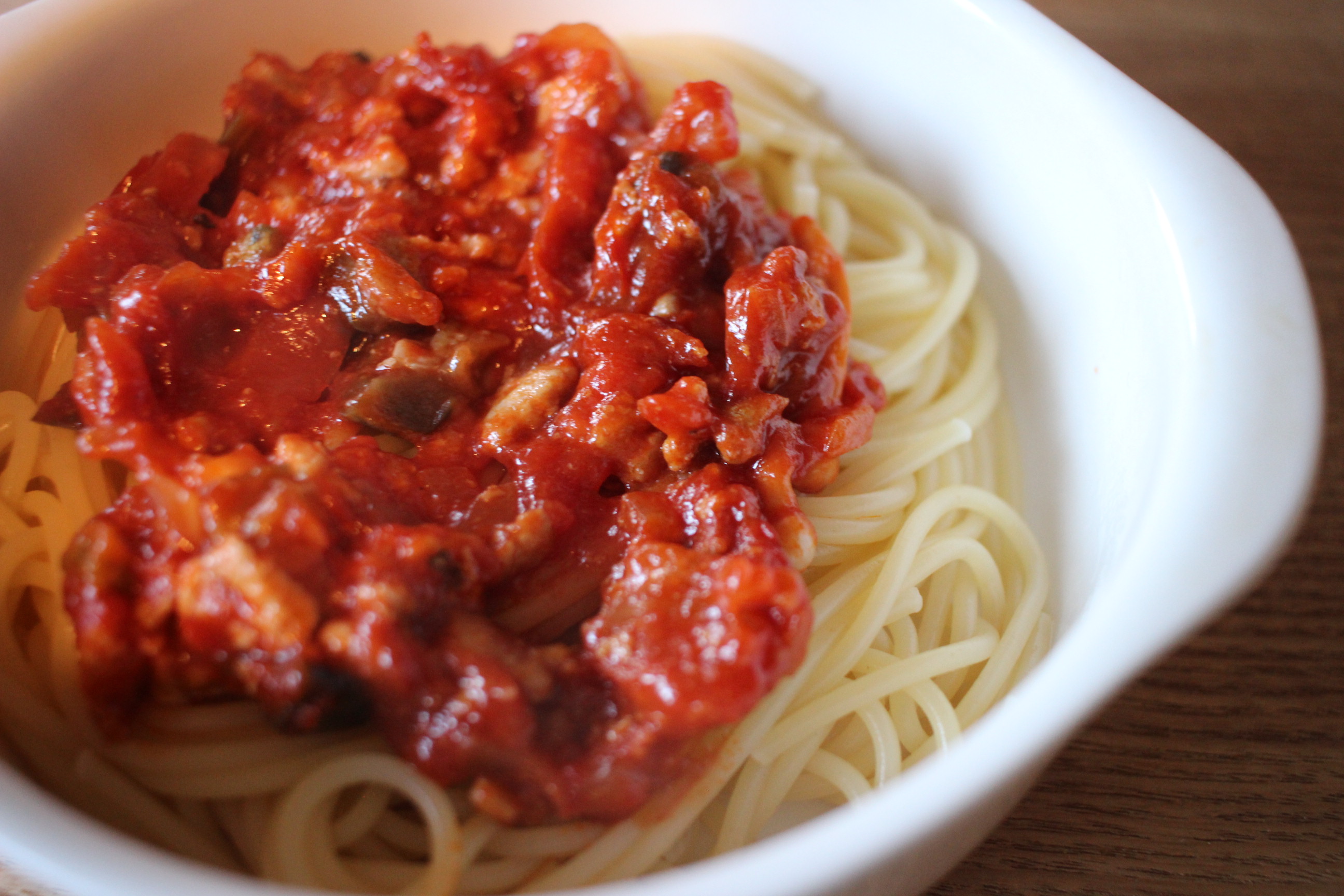 簡単レシピ トマト缶やなすを使って作る トマトソースパスタ たべレシピ