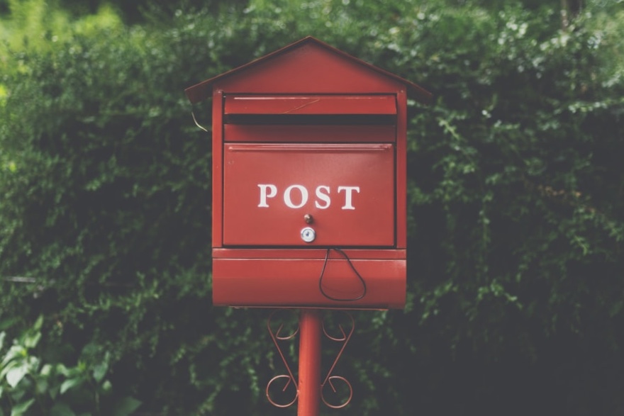 郵便ポストの画像