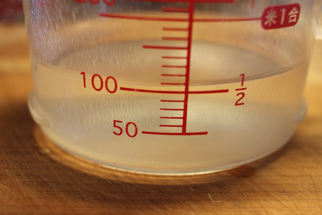 ダイソーのシリコン計量カップで計った水の誤差の画像