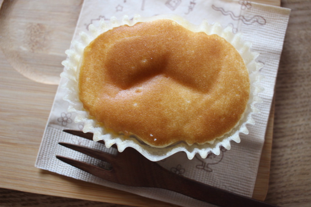 山崎製パンの北海道チーズ蒸しケーキプリンは、一度に2つの食感が楽しめる贅沢スイーツ♪