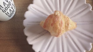 【博多駅】行列の絶えない「ミニヨン」のクロワッサン2種を実食レビュー