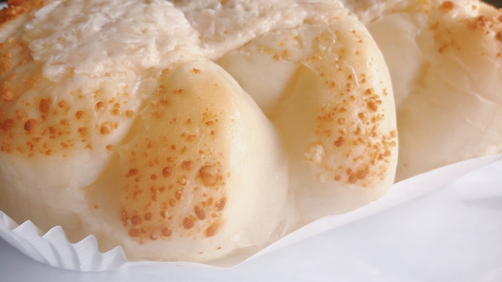 ふんわりオニオンマヨチーズパンは、オニオンマヨとふわもちパンが相性抜群なパン♪