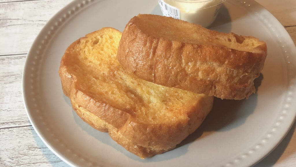 ローソンで購入できるフランスパンのしみしみフレンチトーストを開封♪