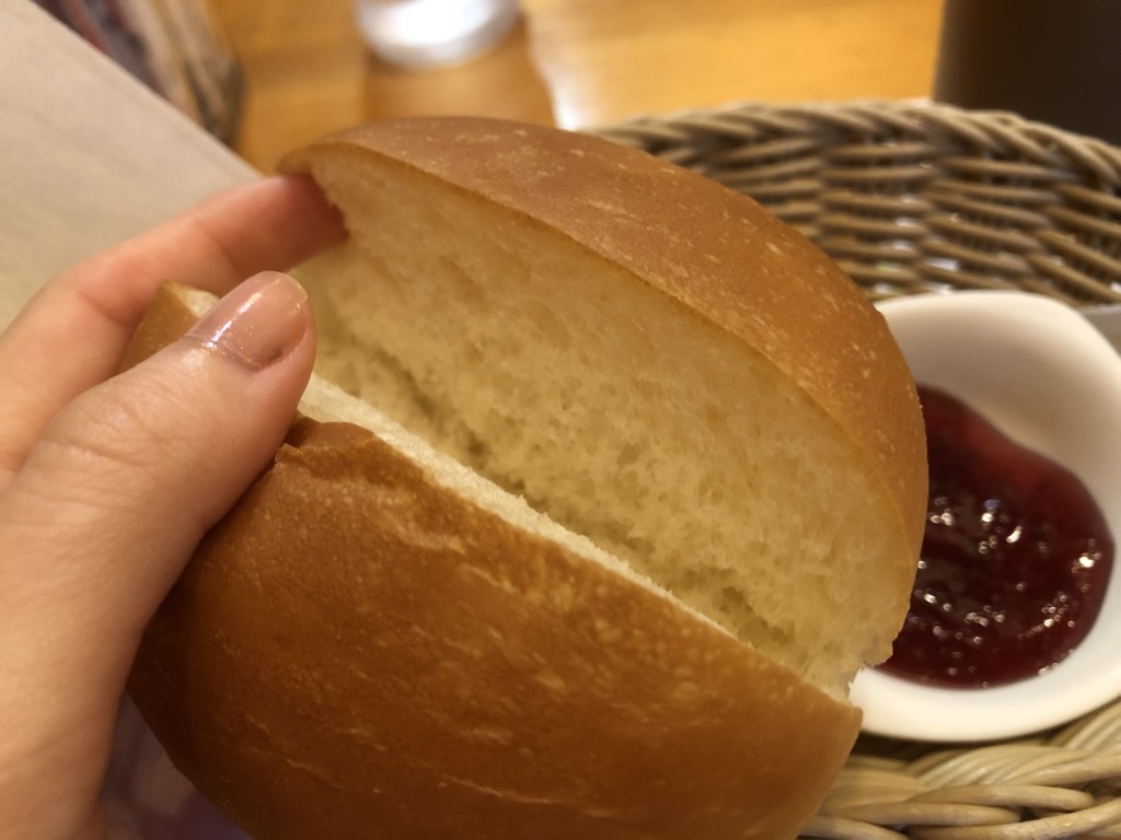 コメダ珈琲店のモーニングで頼めるローブパンを食べてみた！