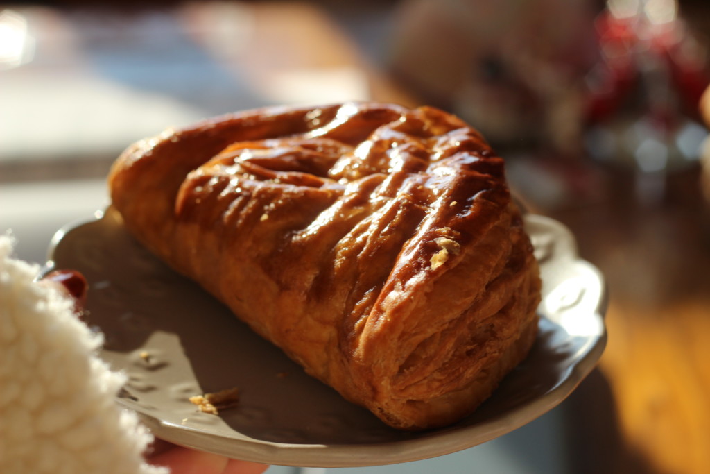 シャトレーゼで購入できるYATSUDOKIプレミアムアップルパイは焼きたての美味しさを楽しめるスイーツ