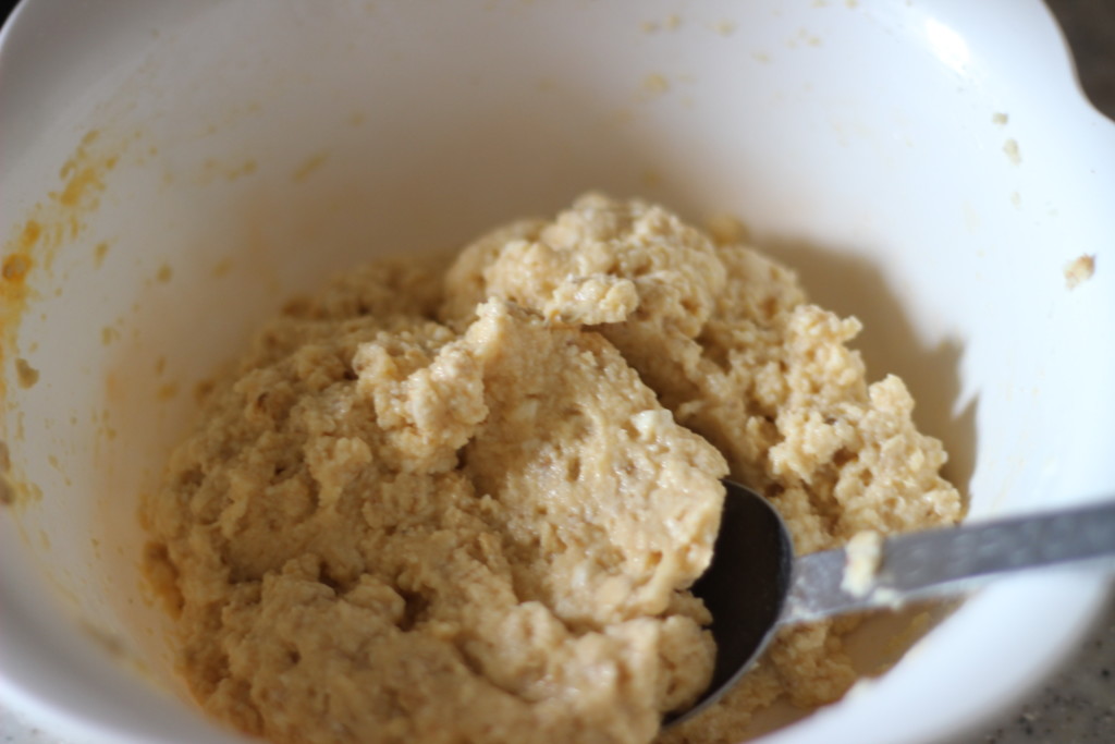 小麦・バター・粉砕なし！ザクザク豆腐オートミールスコーンの簡単レシピ①材料を混ぜる