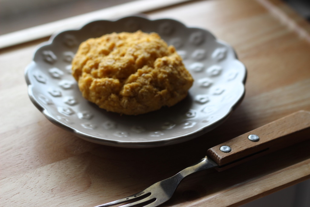 小麦・バター・粉砕なし！ザクザク豆腐オートミールスコーンの簡単レシピ【作り方】