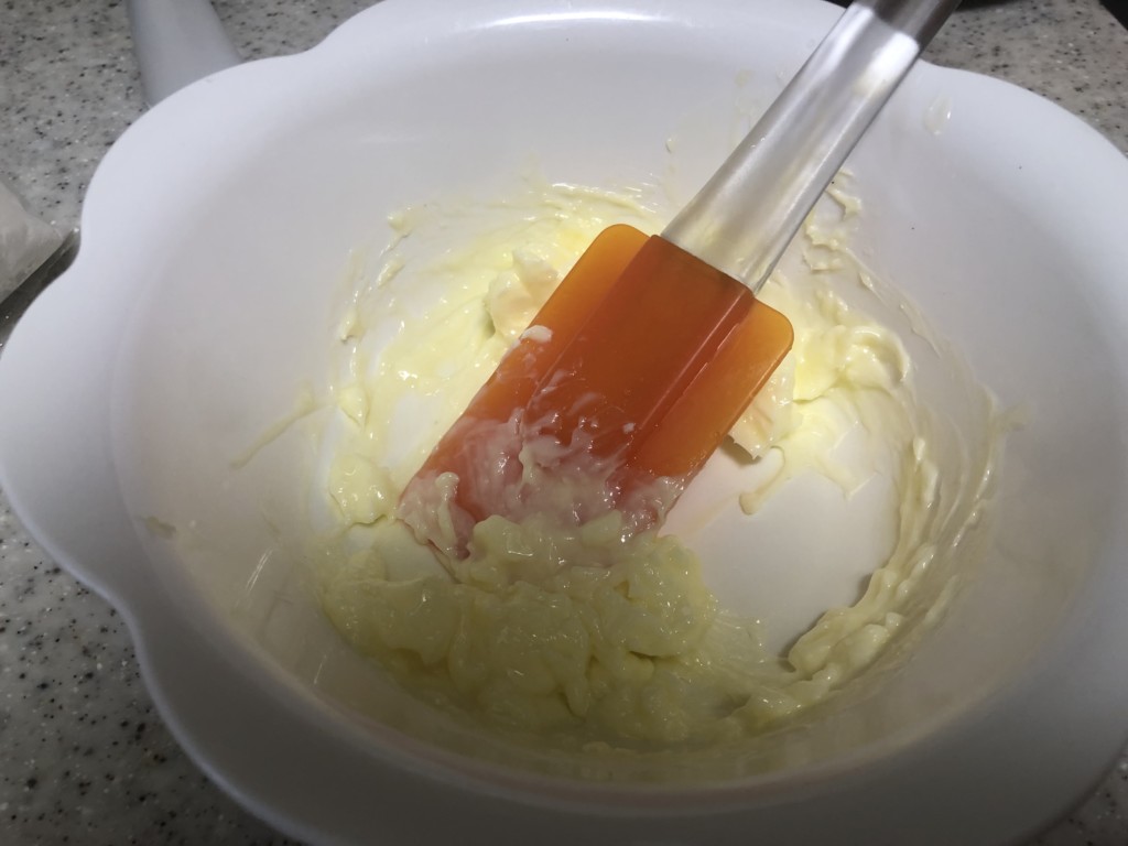 オートミールで作る！簡単チョコチップスコーンの作り方①バターを電子レンジで溶かす