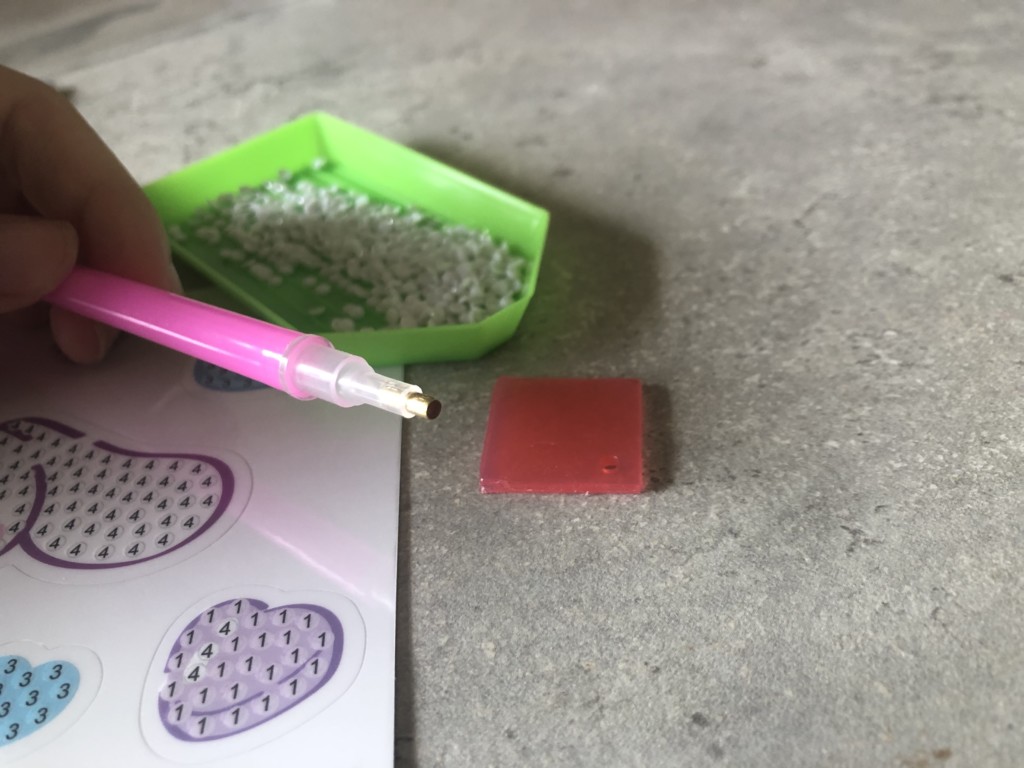 セリア新作「サンリオビーズアートシール」の作り方①下準備