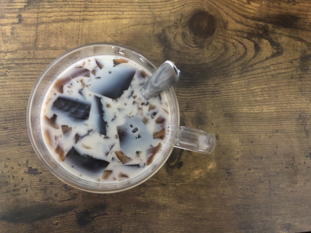 セリアの「顆粒ゼラチン」を混ぜるだけ！簡単コーヒーゼリーのアレンジレシピ