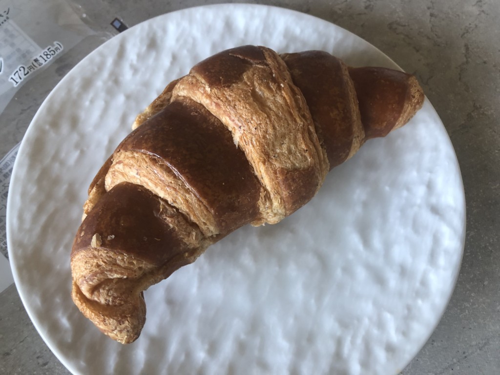 ファミマ新作「アールグレイクロワッサン（ショコラオレンジ）」はコンビニとは思えない菓子パン