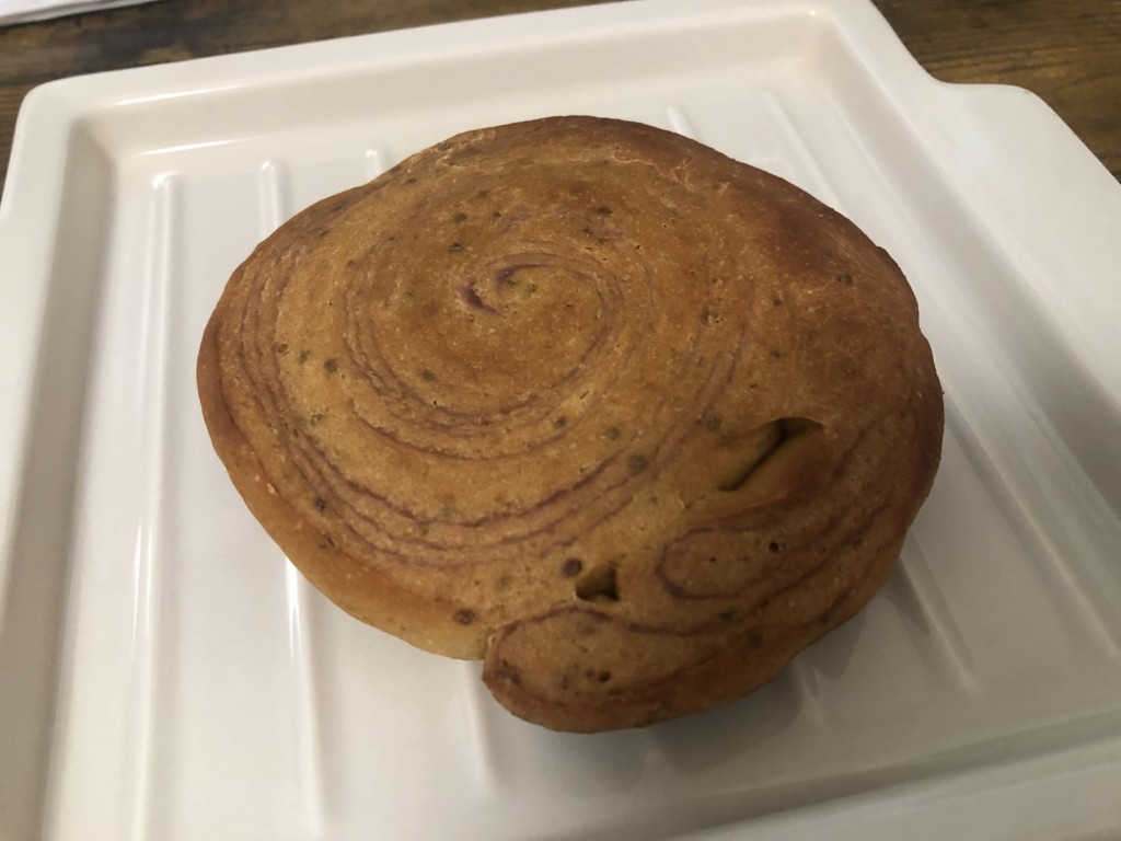 BASE BREAD（ベースブレッド）のさつまいも味を開封