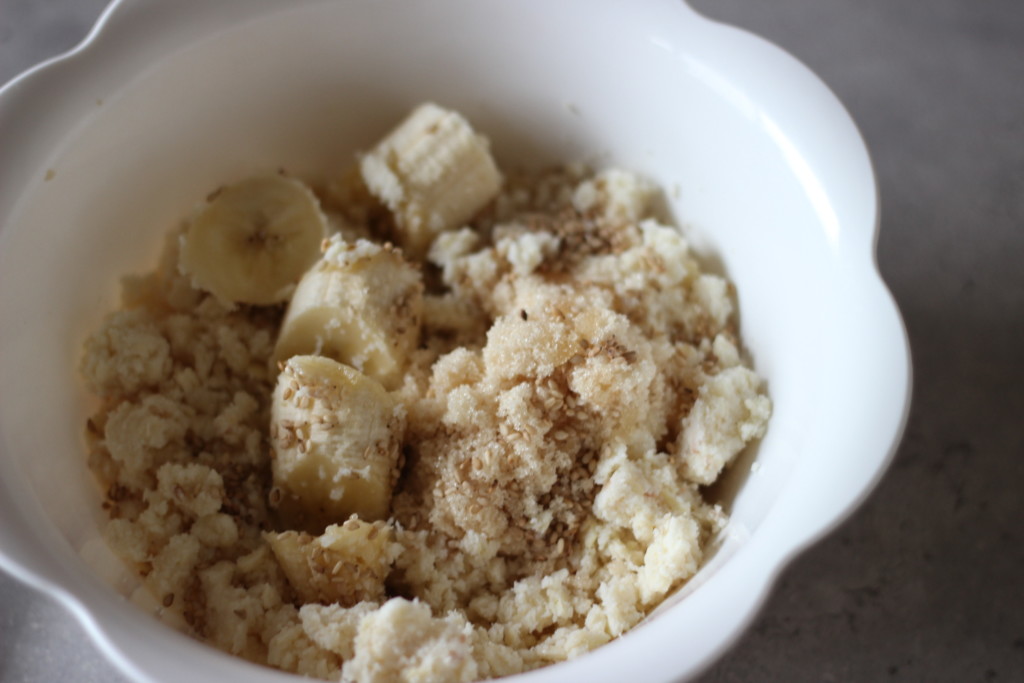 混ぜて焼くだけ！簡単しっとりおからバナナクッキーの作り方①材料を全て混ぜる