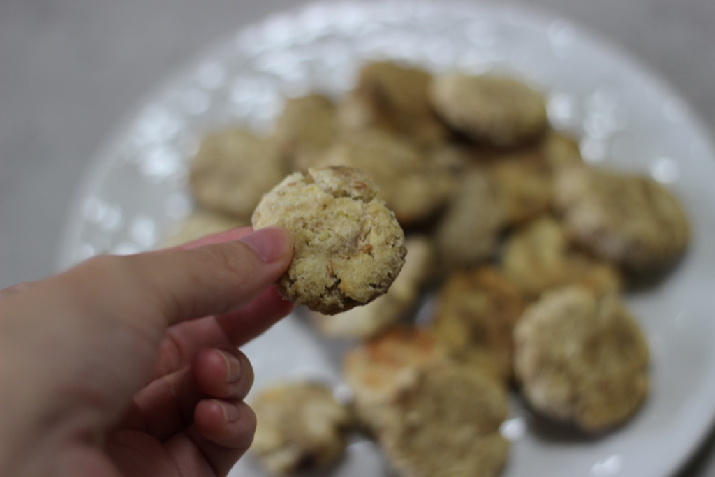 混ぜて焼くだけ！簡単しっとりおからバナナクッキーは、ダイエット中にもおすすめのお菓子