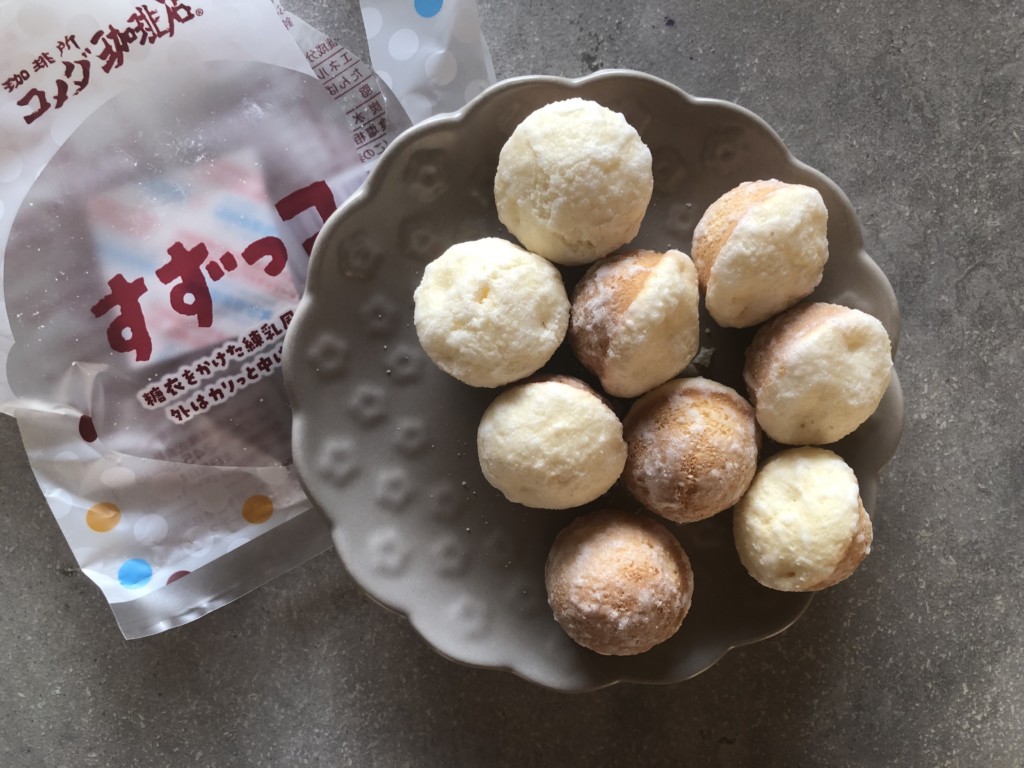 コメダ珈琲店の鈴カステラ「すずっコ」を開封