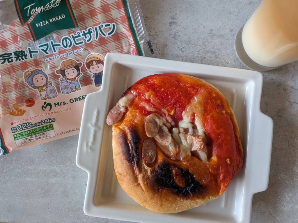ローソン×ミセス「完熟トマトのピザパン」を開封