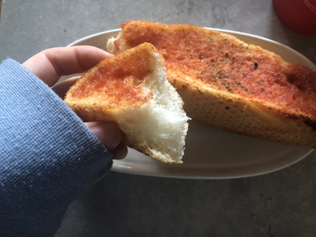 ファミマ新作「かねふく明太使用 ピリ辛明太フランス」の気になるお味は？