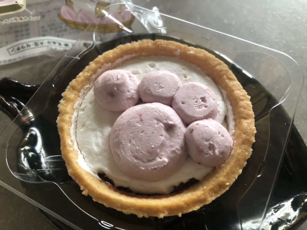 ファミマ新作「肉球タルト（いちご&チョコ）」を開封