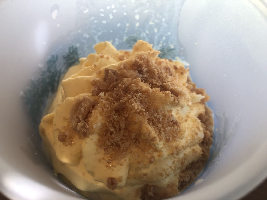 スタバ新作「シュークリームフラペチーノ」の気になるお味は？